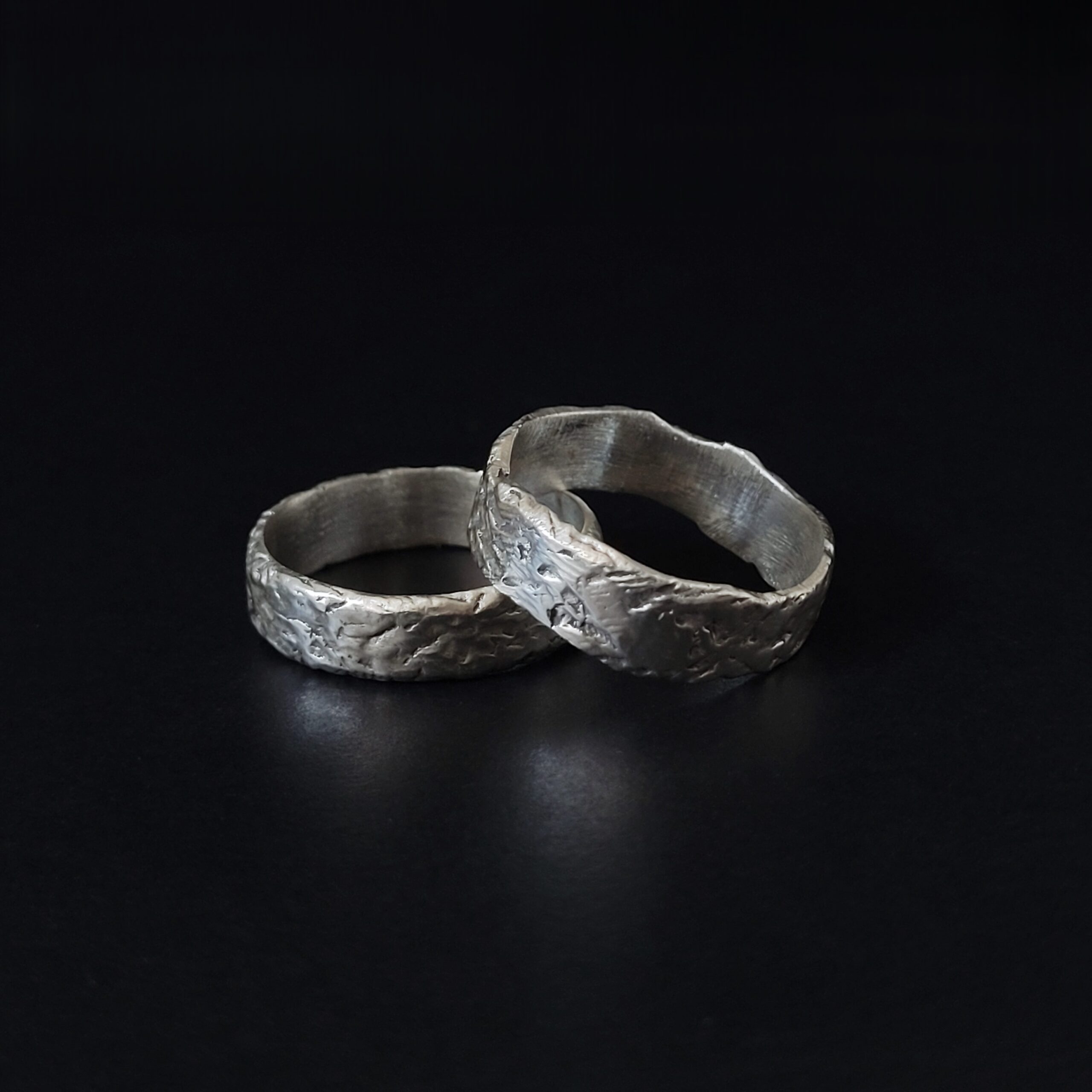 Rough scratched ring - Image 2