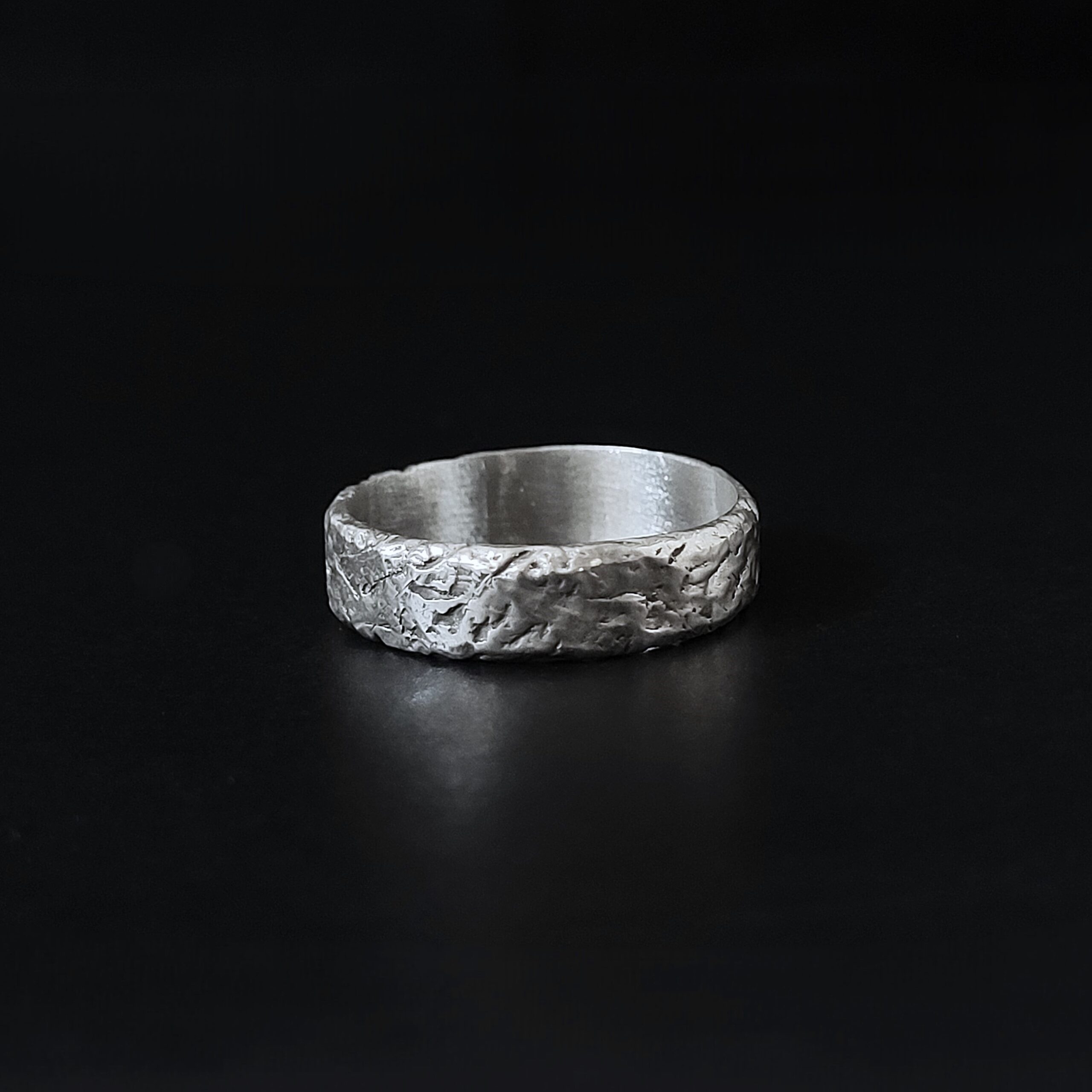Rough scratched ring - Image 3