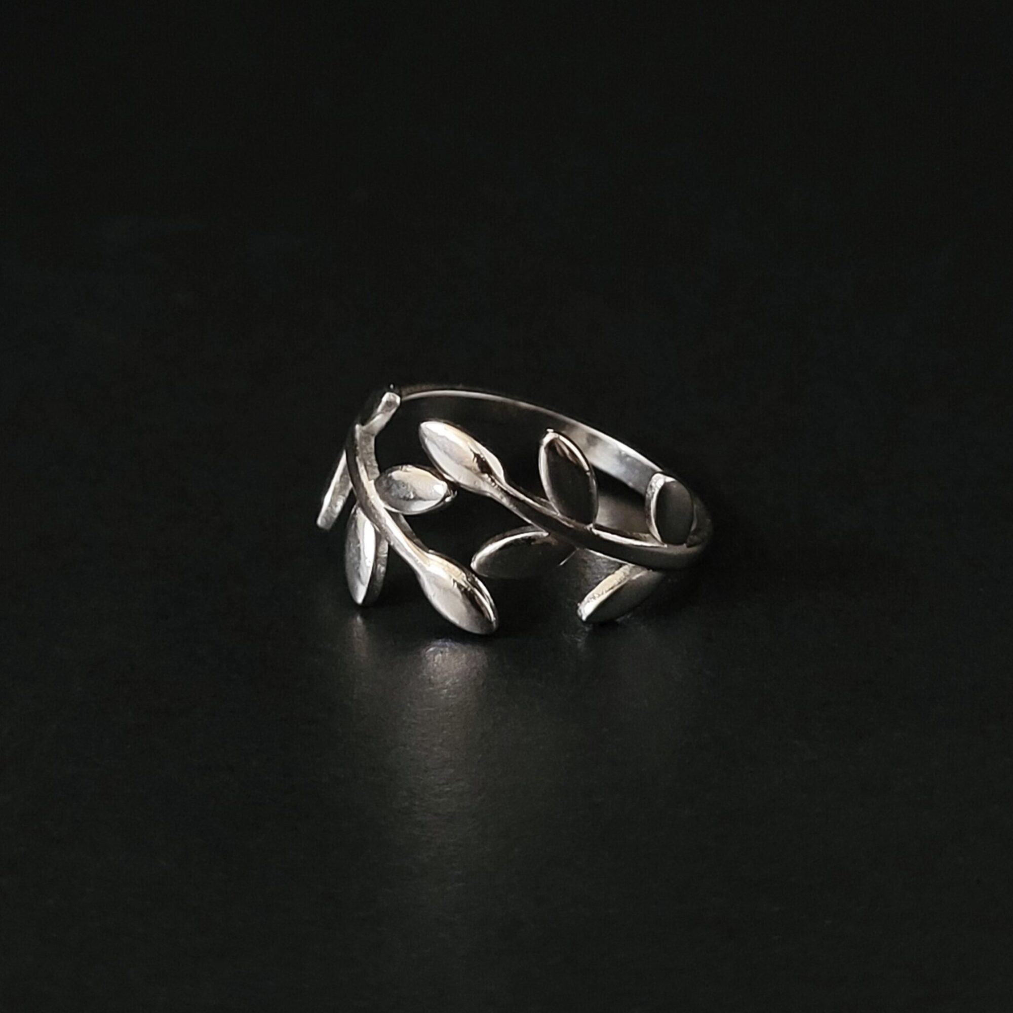 Laurel leaf ring
