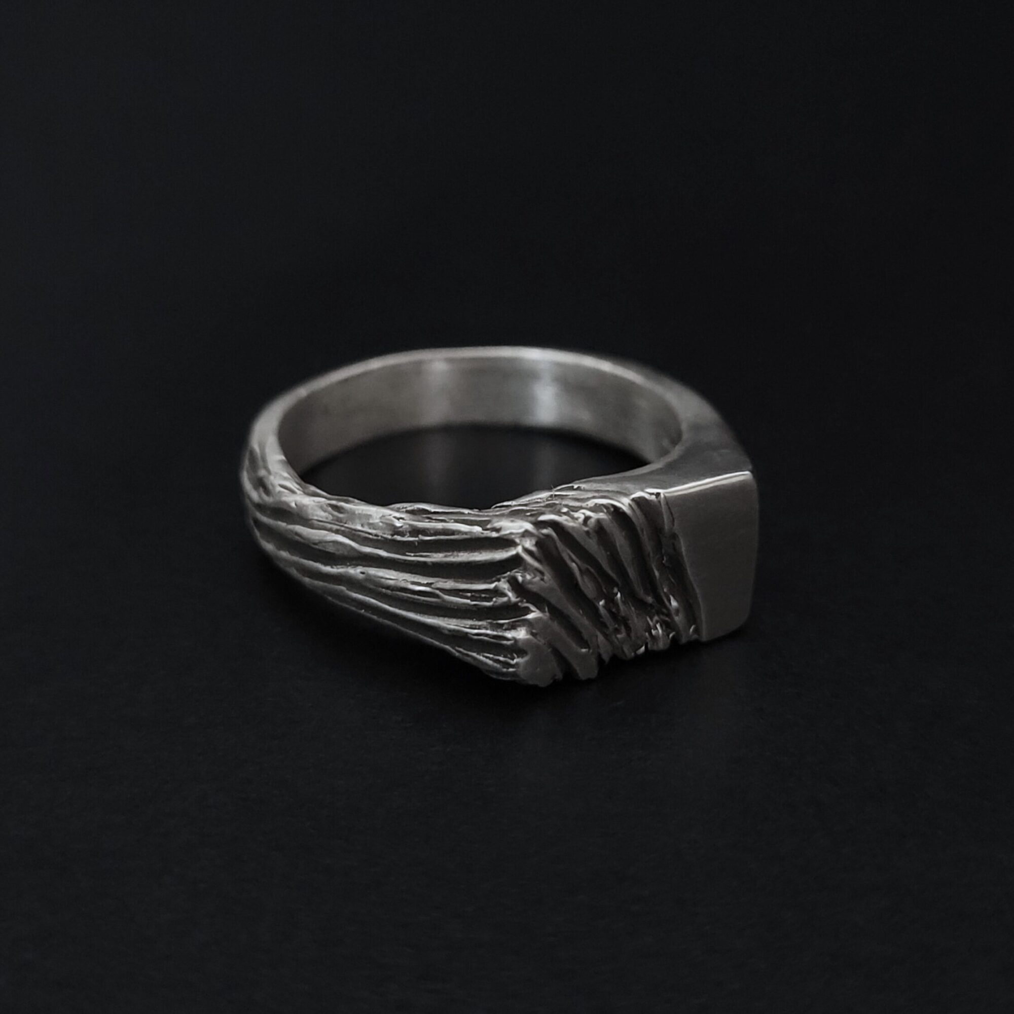 Half rough signet ring