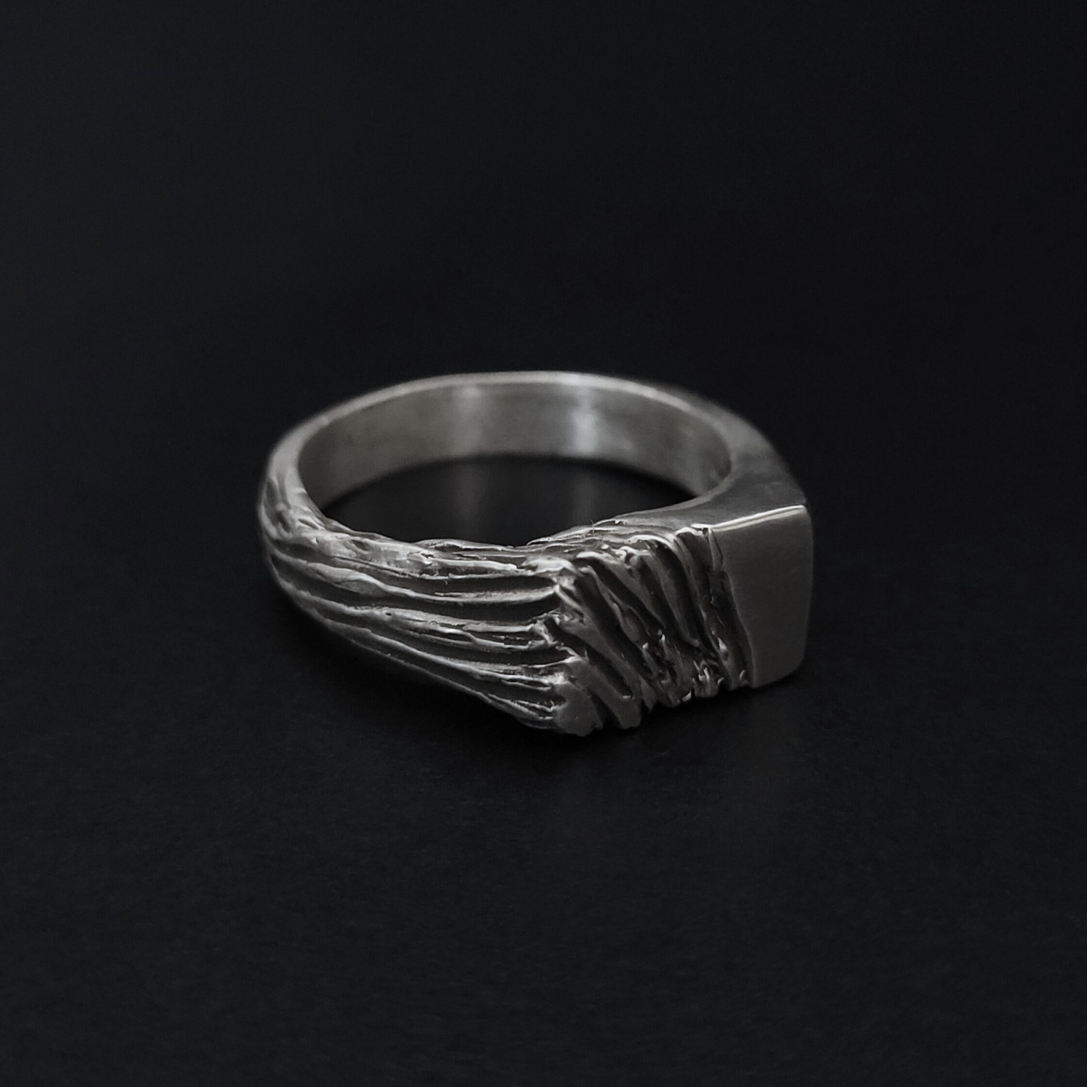 Half rough signet ring