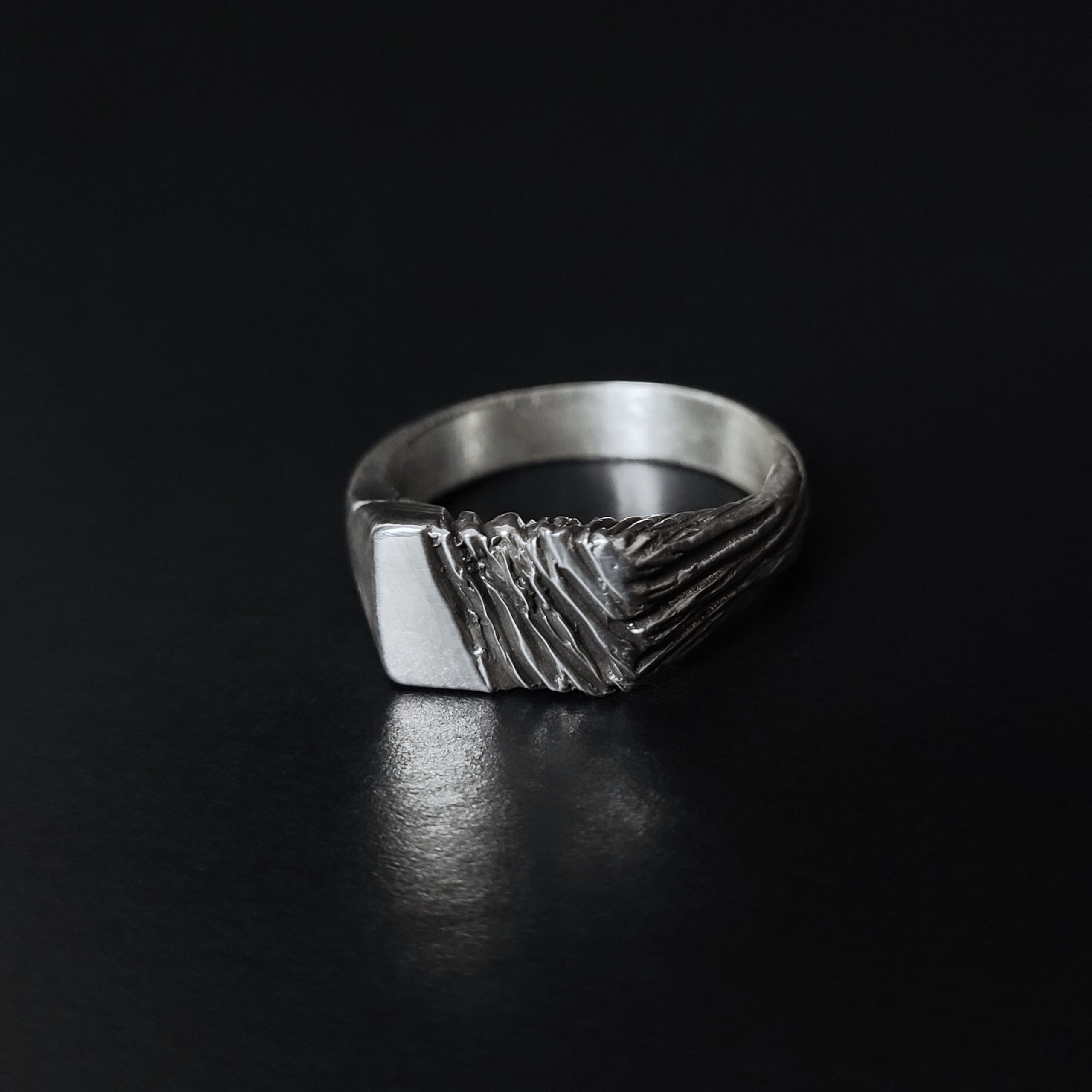 Half rough signet ring - Image 2