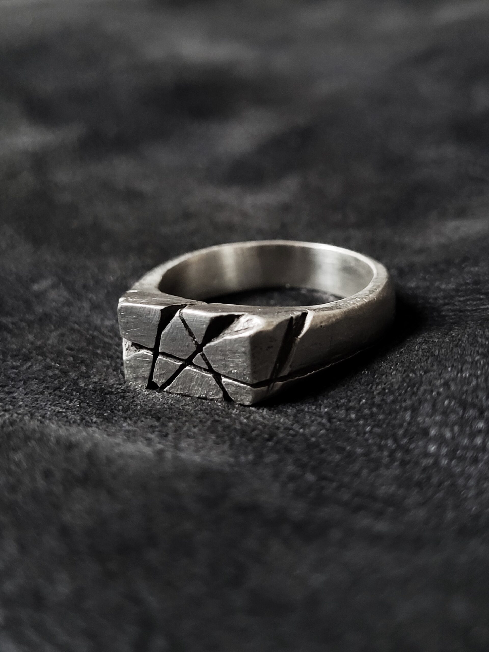 Broken Signet Ring - Image 3