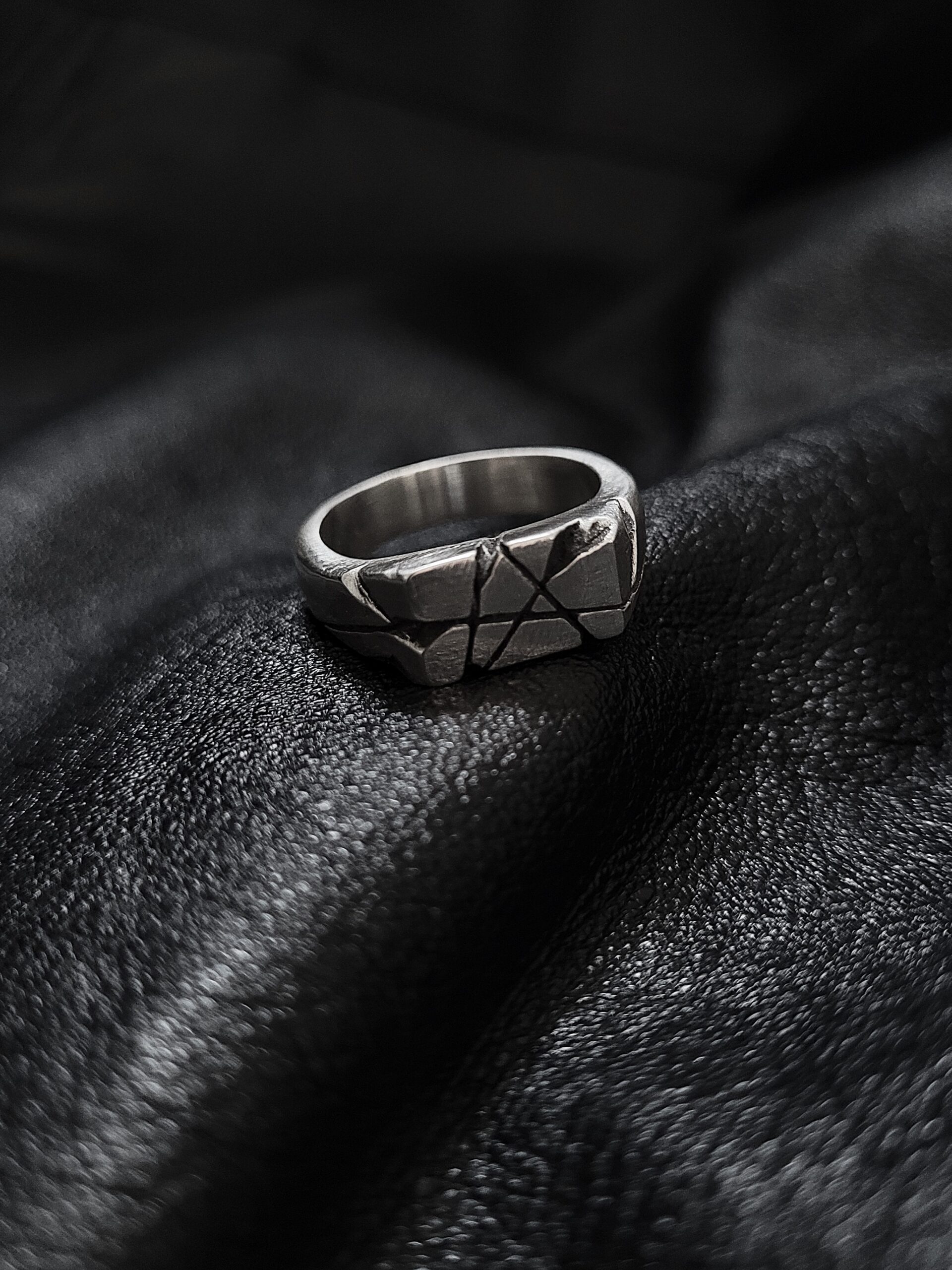 Broken Signet Ring - Image 4